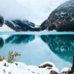 夏の登山ベースレイヤー、買う前に見る素材と速乾性の違いに関連するアウトドア写真