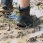 hiking socks boots wet trail に関連するアウトドア写真